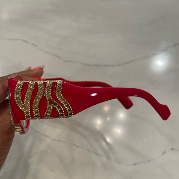 Luxury Fashion Frames - Picture 3 of 5